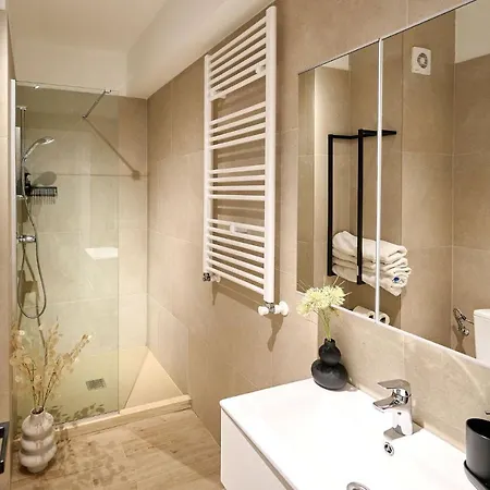 Infinity Everglow Spa&pool Resort-parking Mamaia