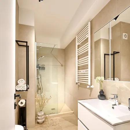 Infinity Everglow Spa&pool Resort-parking Mamaia