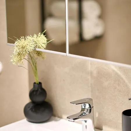 Infinity Everglow Spa&pool Resort-parking Mamaia